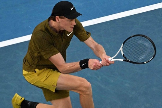 Jannik Sinner phô diễn sức mạnh tại Australian Open: Hugo Gaston bỏ cuộc sau 2 set
