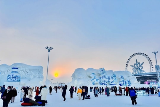 Cáp Nhĩ Tân: Khám phá thành phố băng 1,2 triệu m2 rực rỡ với công nghệ AI hiện đại