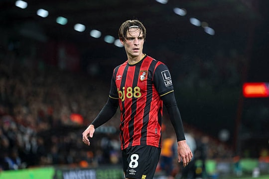 Man City nhắm chiêu mộ tiền vệ Alex Scott với giá 60 triệu euro