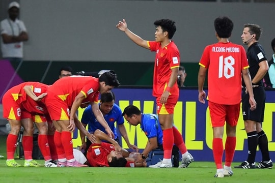 Thất bại 0-3 của U23 Việt Nam: Khi 'lá chắn thép' Hiểu Minh rời sân trong nước mắt