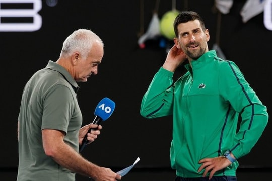 BLV Wally Masur bị chỉ trích dữ dội vì phát ngôn về chấn thương của Novak Djokovic