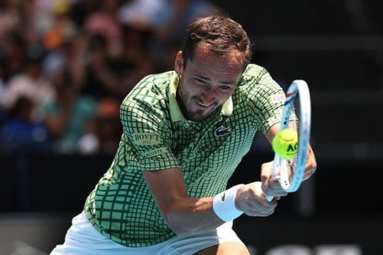 Daniil Medvedev ngược dòng đẳng cấp trước Quentin Halys tại Australian Open