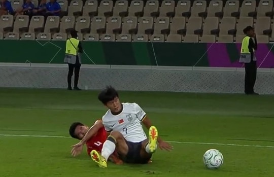 Trung vệ Nguyễn Hiểu Minh đứt dây chằng chéo: Cú sốc lớn cho hàng thủ U23 Việt Nam