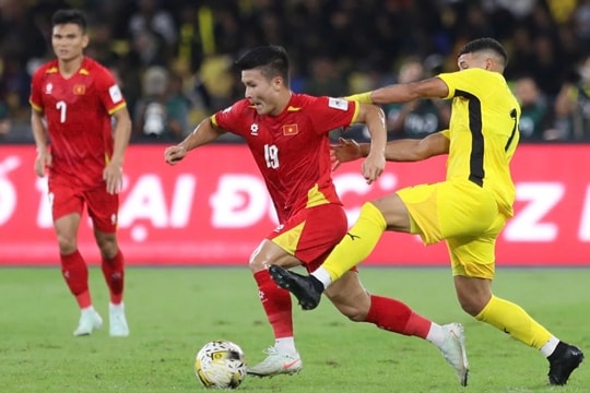 HLV Kim Sang-sik thực hiện cuộc cách mạng nhân sự tại Đội tuyển Việt Nam trước thềm đấu Malaysia