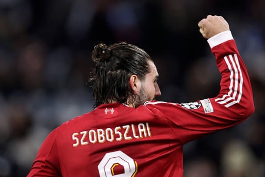 Liverpool thắng Marseille 3-0: Szoboszlai rực sáng, Alisson không thể đánh bại