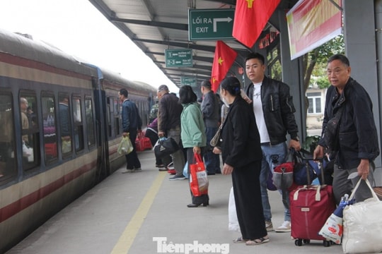 Tàu Tết Bính Ngọ 2026 hết chỗ: Ngành đường sắt tăng thêm hàng nghìn vé cao điểm