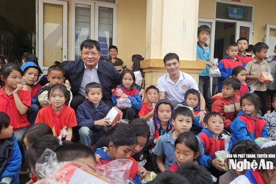 Hướng về Đại hội XIV: Lan toả chủ trương, chính sách của Đảng, Nhà nước nơi biên cương Tổ quốc