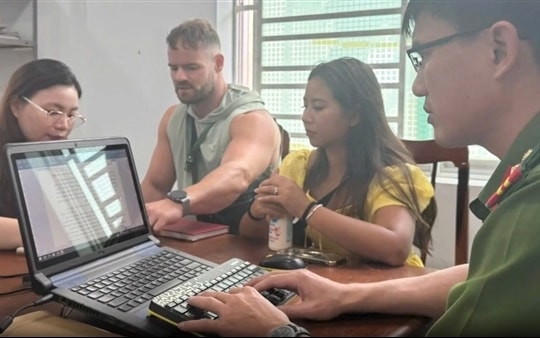 Nhân viên dọn phòng khách sạn trộm gần 6.000 Euro của du khách nước ngoài
