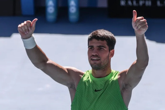 Carlos Alcaraz lập kỷ lục lịch sử và Sabalenka thị uy sức mạnh tại Australian Open 2026