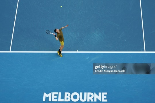 Jannik Sinner thắng áp đảo tại Australian Open, dành lời khen đặc biệt cho Alcaraz