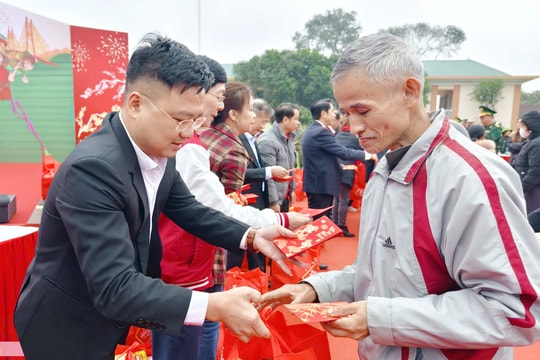 Ủy ban Trung ương MTTQ Việt Nam tổ chức chương trình "Chung vị Tết Việt - Gắn kết muôn miền” tại xã Kim Bảng