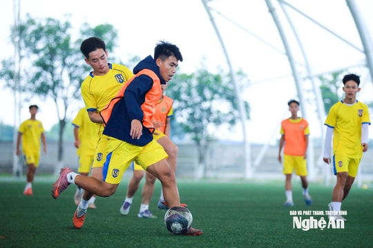 U19 Sông Lam Nghệ An nỗ lực tập luyện hướng đến cuộc đọ sức với U19 Thể Công Viettel