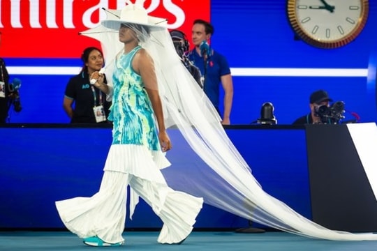 Naomi Osaka gây sốt với trang phục hình con sứa tại Australia Mở rộng 2026
