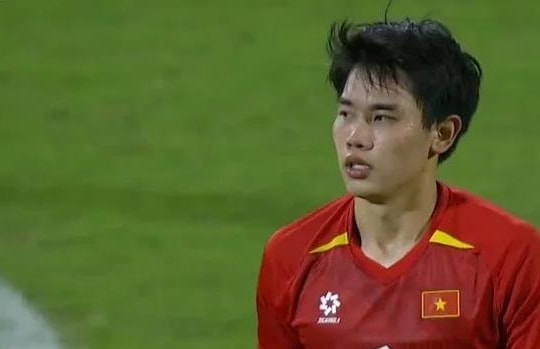 U23 Việt Nam đoạt HCĐ châu Á: HLV Kim Sang-sik và bài học từ tấm thẻ đỏ của Đình Bắc