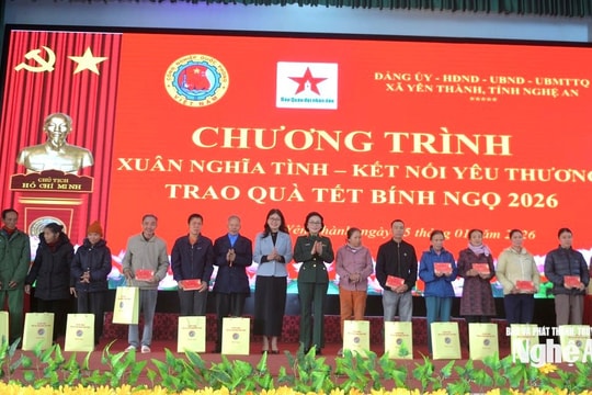 Tổng cục Công nghiệp Quốc phòng và Báo Quân đội nhân dân trao quà Tết tại xã Yên Thành