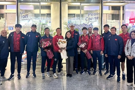 Thủ môn Trung Kiên cùng nhóm cuối U23 Việt Nam về nước sau tấm huy chương đồng lịch sử