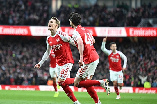 Carrick tìm lời giải cho bài toán tuyến giữa Arsenal: Phép thử cực đại tại Emirates