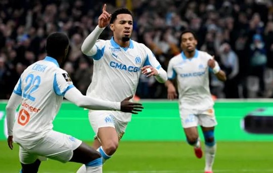 Ethan Nwaneri lập siêu phẩm ngày ra mắt, Marseille đánh bại Lens 3-1 tại Ligue 1