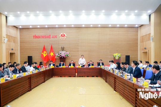Đồng chí Võ Trọng Hải chủ trì phiên họp thường kỳ tháng 1/2026 của UBND tỉnh Nghệ An