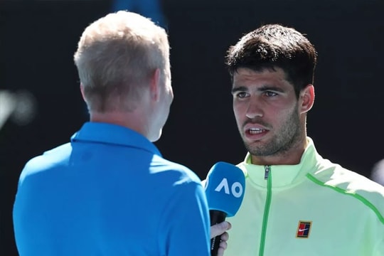 Djokovic đòi tiền bản quyền vì Alcaraz sao chép cú giao bóng tại Australian Open