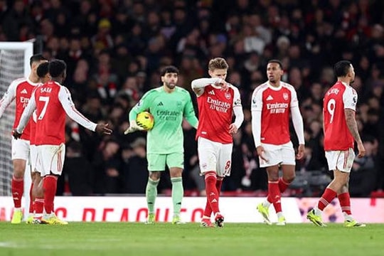 Arsenal gục ngã trước Man United: Liều thuốc tỉnh người hay khởi đầu cho sự sụp đổ?