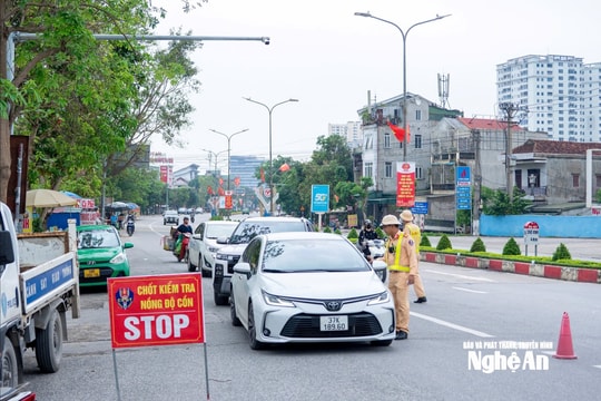 Công an Nghệ An duy trì xuyên suốt các chuyên đề tuần tra, kiểm soát an toàn giao thông dịp Tết