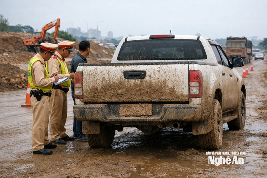 Để bùn đất che lấp biển số, tài xế có thể bị phạt tới 26 triệu đồng?