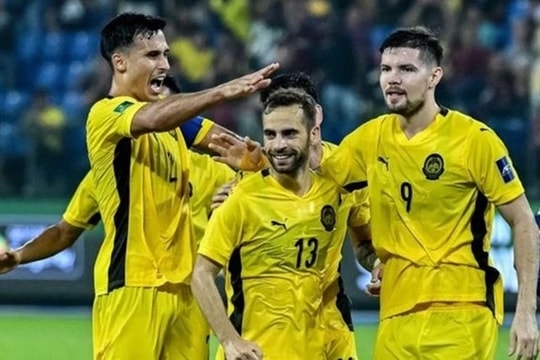 Rodrigo Holgado và dàn sao nhập tịch Malaysia nhận phao cứu sinh từ CAS