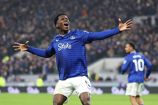 Everton 1-1 Leeds United: Thierno Barry rực sáng giải cứu "The Toffees"