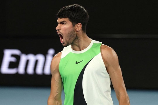 Carlos Alcaraz hạ gục De Minaur 3-0, lần đầu vào bán kết Australian Open