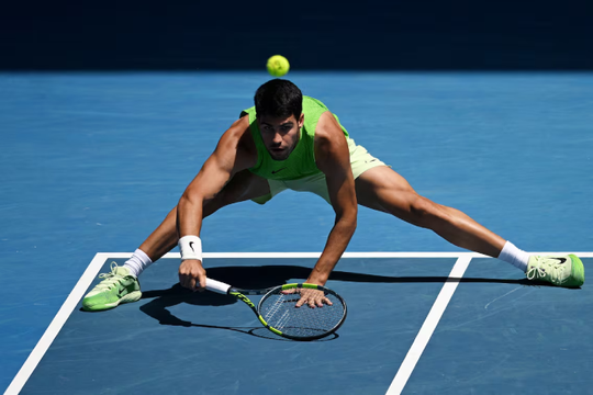 Khắc nghiệt Australian Open 2026: Lợi thế thời tiết của Carlos Alcaraz trước Jannik Sinner