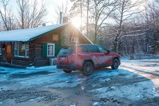 Toyota RAV4 PHEV 2026: Sức mạnh hơn 320 mã lực và bài toán kinh tế trên SUV điện hóa