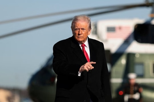 RT: Ông Trump răn đe Iran bằng "hạm đội" lớn hơn chiến dịch Venezuela