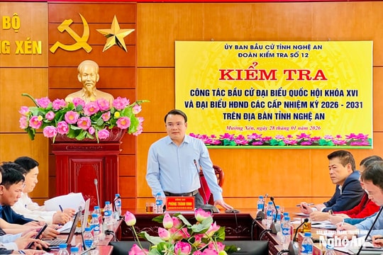 Phó Chủ tịch UBND tỉnh Phùng Thành Vinh kiểm tra công tác chuẩn bị bầu cử tại 12 xã miền núi