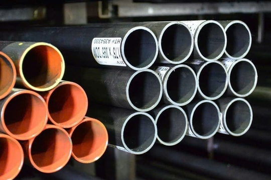 Giá thép hôm nay 28/1: Áp lực giảm từ thị trường Trung Quốc, giá trong nước đi ngang