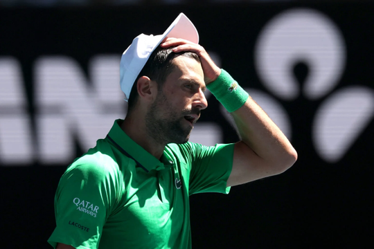 Novak Djokovic vào bán kết Australian Open 2026 sau hai lần đối thủ chấn thương