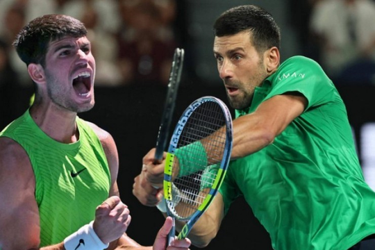Carlos Alcaraz lột xác cú giao bóng tại Australian Open 2026 nhờ học hỏi Djokovic