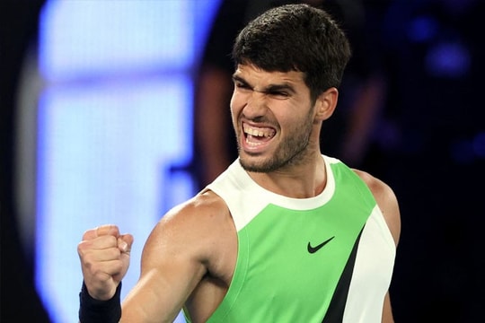 Alcaraz gửi lời đe dọa Zverev trước thềm bán kết Australian Open 2026