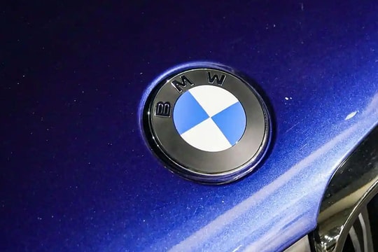 BMW chính thức thay đổi logo sau 27 năm: Bước ngoặt cho kỷ nguyên điện hóa