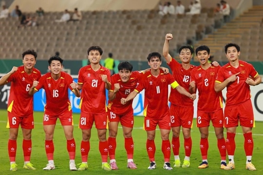 HLV Kim Sang-sik "thay máu" ĐT Việt Nam: Diện mạo mới từ dàn sao nhập tịch và lứa U23