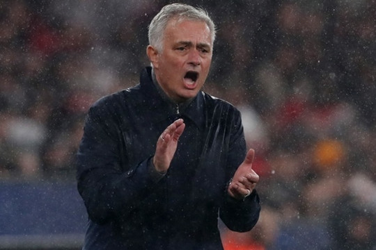 Mourinho và kịch bản điên rồ: Thủ môn Benfica ghi bàn phút 98 hạ gục Real Madrid