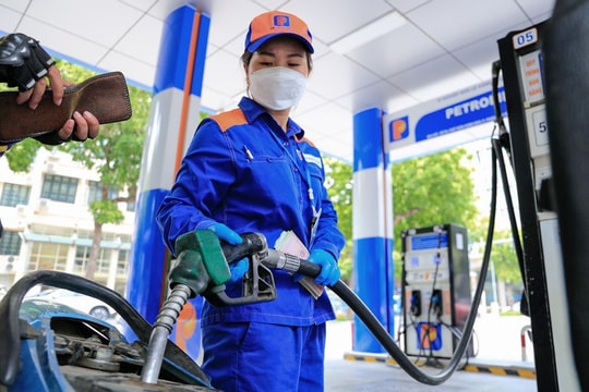 Giá xăng dầu đồng loạt tăng từ 15h ngày 29/1, RON 95 lên mức 18.845 đồng/lít