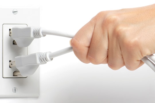 Có nên rút phích cắm máy tính trong các kỳ nghỉ lễ, Tết?