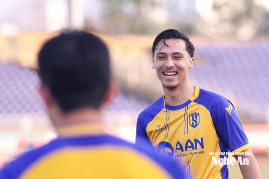 Tân binh Việt kiều Pháp có buổi tập đầu tiên tại Sông Lam Nghệ An