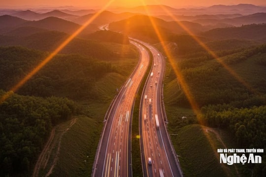 Ưu tiên triển khai cao tốc Vinh - Thanh Thủy để kết nối với nước bạn Lào