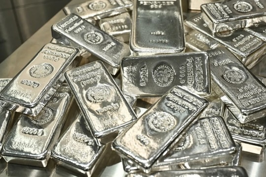 Giá bạc hôm nay 30/1: Kim loại quý liên tiếp lập kỷ lục, đạt mốc 117 USD/ounce