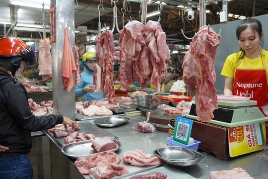 Giá thịt heo tại Hà Nội tăng tới 15.000 đồng mỗi kg, sườn non vượt mốc 200.000 đồng