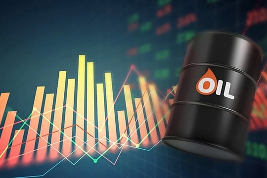 Giá xăng dầu hôm nay 1/2: Xăng RON 95 tăng lên 18.845 đồng, dầu thế giới chạm đỉnh 5 tháng