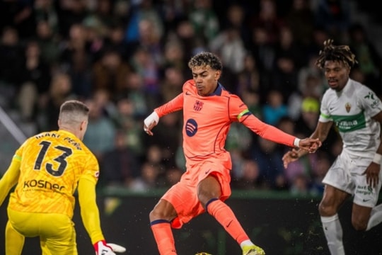 Barcelona củng cố ngôi đầu La Liga: Lamine Yamal và Marcus Rashford tỏa sáng nhấn chìm Elche