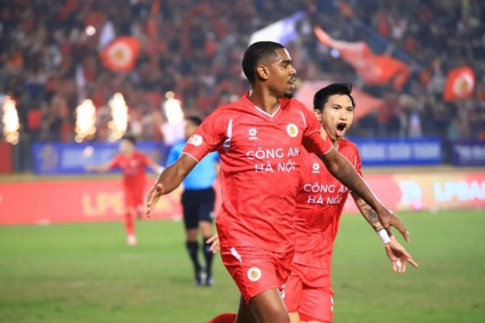Công an Hà Nội ngược dòng hạ Ninh Bình; Carrick thắp lại tinh thần MU trong đêm Old Trafford bùng nổ